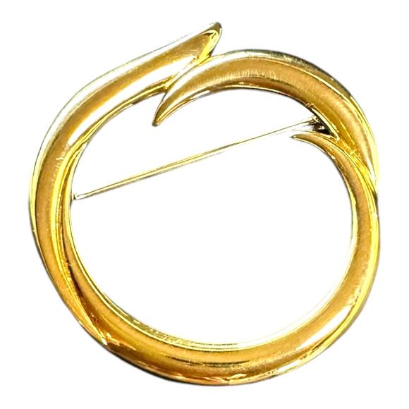 Signed Monet Gold Tone Brooch - Picture 6 of 7